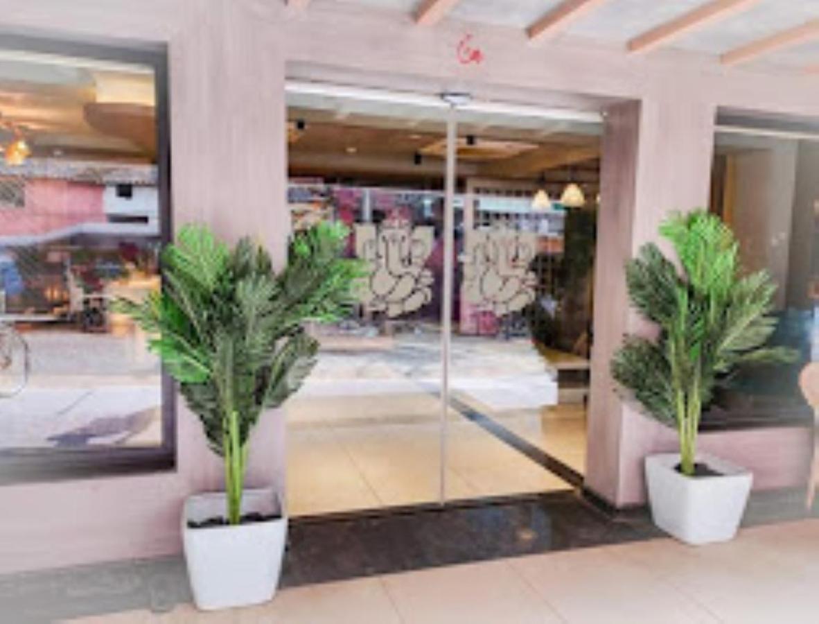 Hotel Raj Inn Бхубанешвар Екстериор снимка