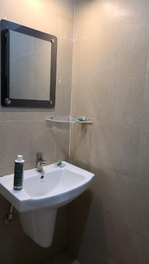 Hotel Raj Inn Бхубанешвар Екстериор снимка