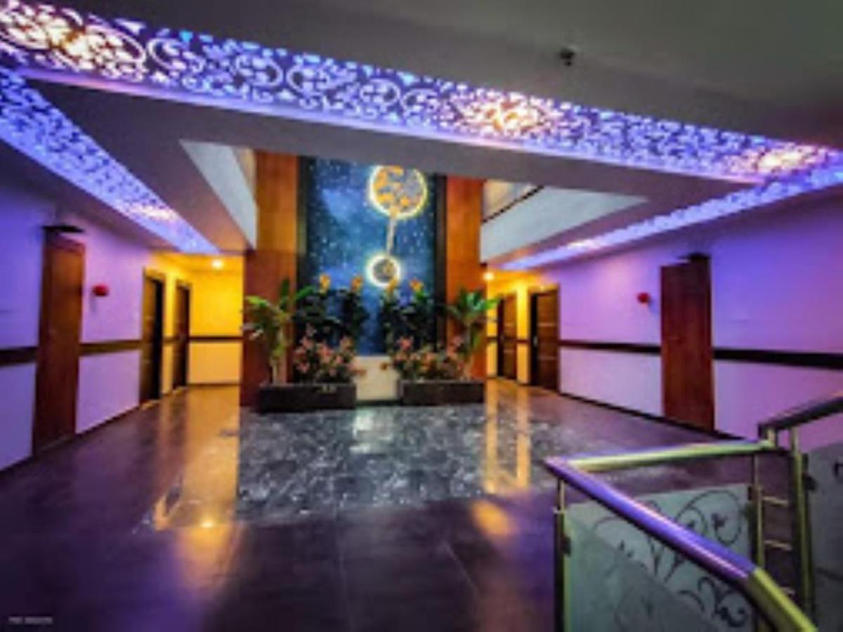 Hotel Raj Inn Бхубанешвар Екстериор снимка